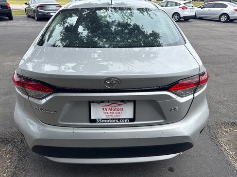 Used 2022 Toyota Corolla LE image 4