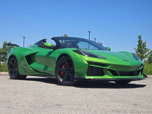 Used 2026 Chevrolet Corvette Z06 RWD image 2