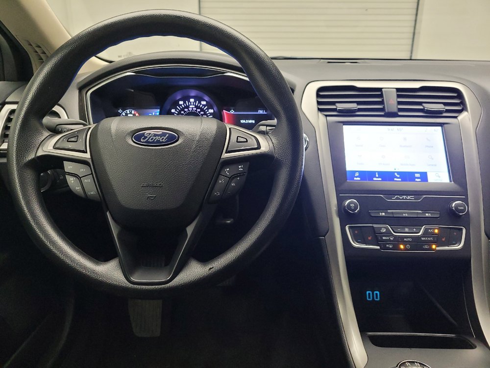 Used 2020 Ford Fusion SE AWD/4WD image 22