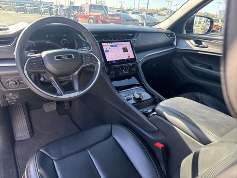 Certified 2024 Jeep Grand Cherokee Limited w/ Luxury Tech Group II image 17