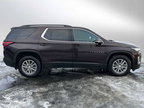 Used 2022 Chevrolet Traverse LT image 2