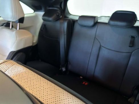 Used 2025 Toyota Sienna Platinum AWD/4WD image 15