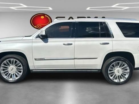 Used 2017 Cadillac Escalade Platinum RWD image 2