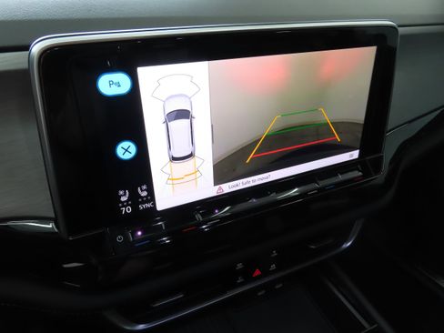 New 2026 Volkswagen Atlas Cross Sport SE image 18