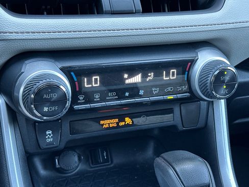 Certified 2020 Toyota RAV4 XLE w/ Convenience Package AWD/4WD image 20