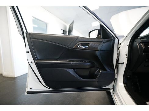 Used 2016 Honda Accord Sport image 15