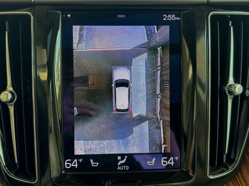 Used 2021 Volvo XC60 T5 Momentum w/ Advanced Package image 29