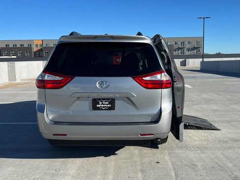 Used 2015 Toyota Sienna LE image 28