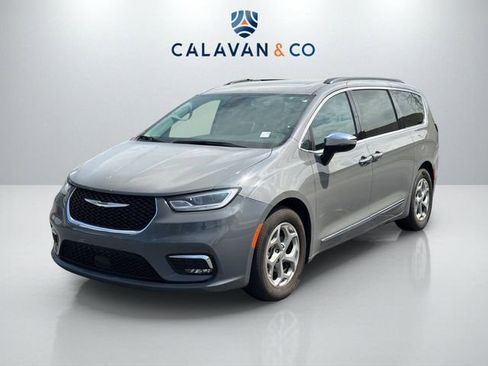 Used 2023 Chrysler Pacifica Limited image 2