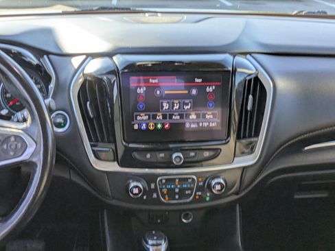 Used 2020 Chevrolet Traverse LT image 16