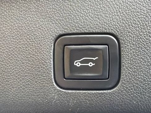 Used 2023 Chevrolet Tahoe Premier RWD image 19