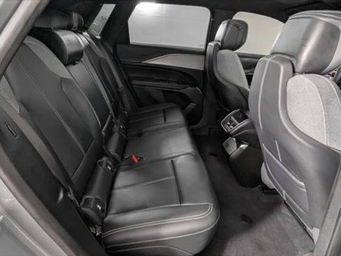 Used 2024 Cadillac Lyriq Tech RWD image 22