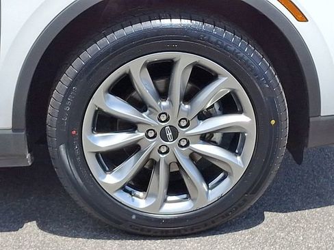 Used 2021 Lincoln Corsair AWD w/ Premium Package image 11