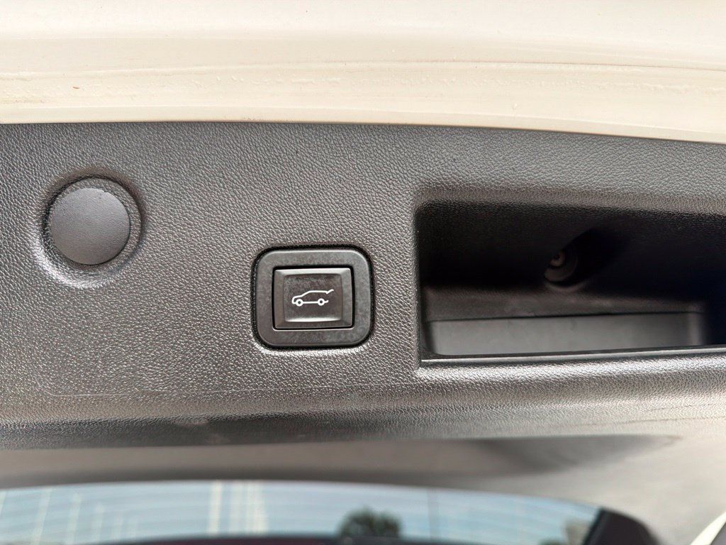 Used 2019 Chevrolet Equinox LT AWD/4WD image 13