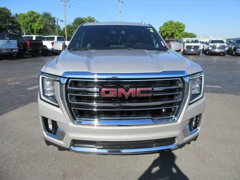 Certified 2022 GMC Yukon SLT w/ SLT Premium Package AWD/4WD image 13