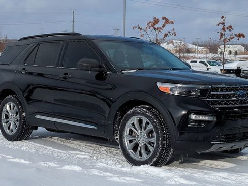 Certified 2021 Ford Explorer XLT w/ Equipment Group 202A image 10