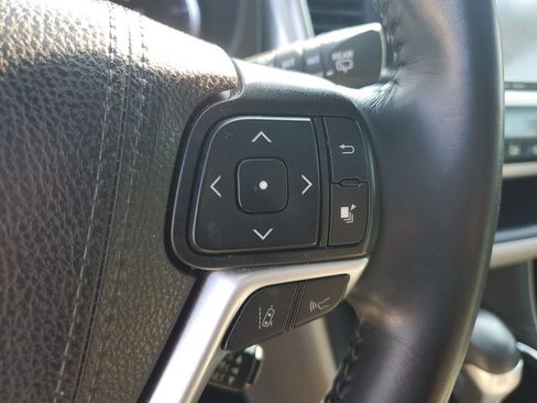 Used 2019 Toyota Highlander XLE AWD/4WD image 13