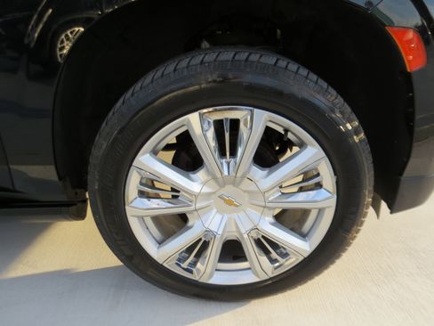 Used 2022 Chevrolet Suburban High Country image 10