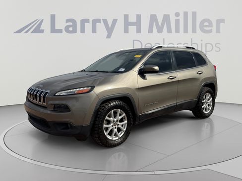 Used 2017 Jeep Cherokee Latitude w/ Comfort & Sound Group FWD image 1