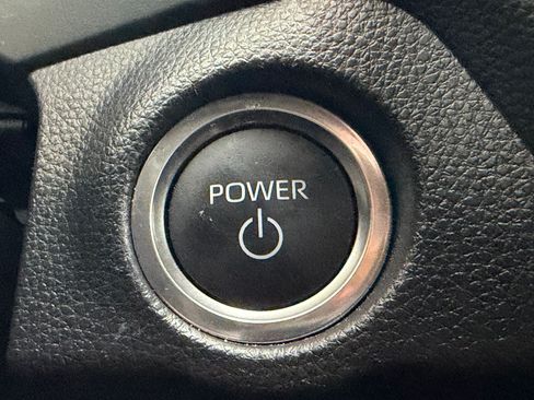 Used 2025 Toyota RAV4 XSE AWD/4WD image 17