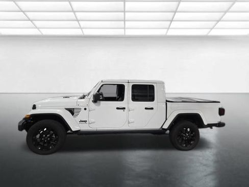 Used 2025 Jeep Gladiator Sport AWD/4WD image 8