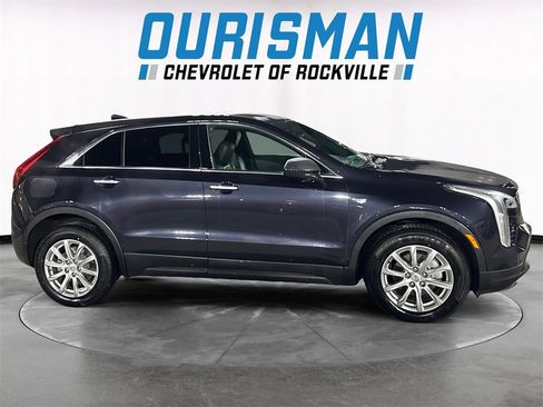 Used 2022 Cadillac XT4 Luxury w/ Cold Weather Package image 7