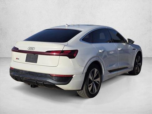 Used 2024 Audi Q8 e-tron Premium Plus w/ Premium Plus Package image 5