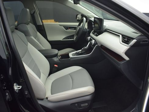 Used 2023 Toyota RAV4 Limited AWD/4WD image 10