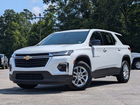 Used 2023 Chevrolet Traverse LS FWD image 4