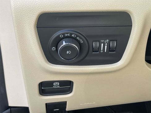 New 2025 Jeep Grand Cherokee L Limited w/ Black Appearance Package image 12