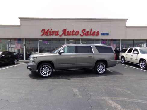 Used 2019 Chevrolet Suburban Premier w/ Premier Plus Edition AWD/4WD image 1