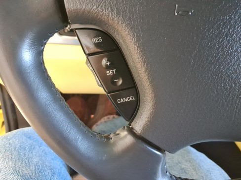 Used 2002 Ford Thunderbird Deluxe image 13