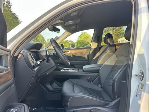 Used 2025 Volkswagen Atlas SE w/ Black Wheel Package AWD/4WD image 12