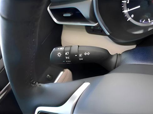 Used 2023 Toyota Highlander XLE image 20