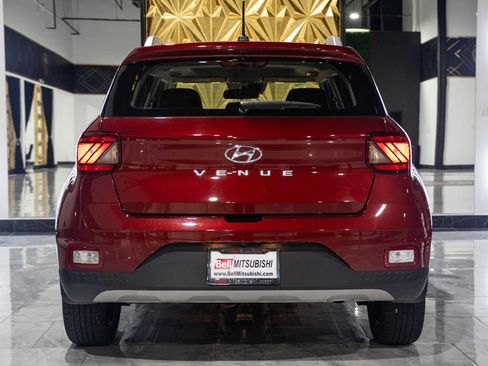 Used 2023 Hyundai Venue SEL FWD image 6