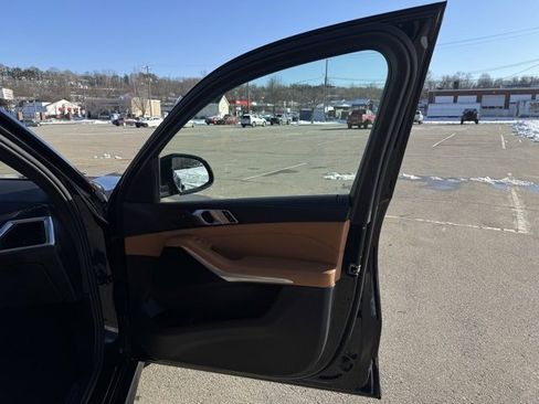 Used 2023 BMW X7 xDrive40i w/ M Sport Package image 19