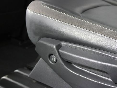 Used 2023 Nissan Pathfinder SL image 29