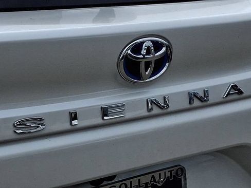 Used 2025 Toyota Sienna Platinum AWD/4WD image 33