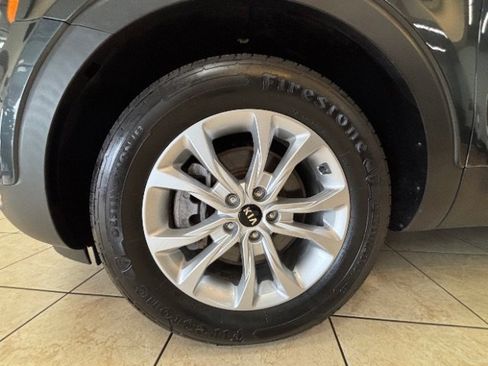 Used 2020 Kia Telluride LX AWD/4WD image 16