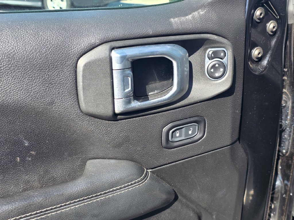 Used 2020 Jeep Wrangler Unlimited Sahara AWD/4WD image 15