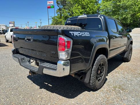 Used 2022 Toyota Tacoma TRD Off-Road AWD/4WD image 9