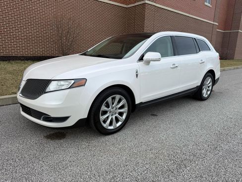 Used 2016 Lincoln MKT AWD image 5