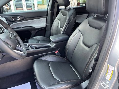 Used 2024 Jeep Compass Latitude w/ Sun and Sound Group AWD/4WD image 5
