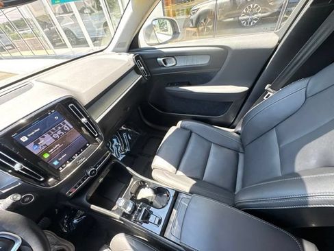 Certified 2025 Volvo XC40 B5 Plus AWD/4WD image 22