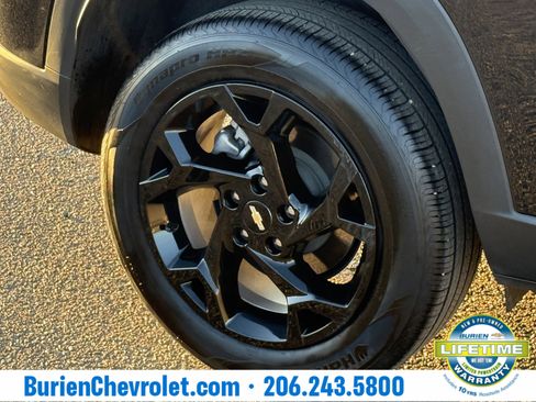 Used 2025 Chevrolet Trax LS w/ LS Convenience Package image 28