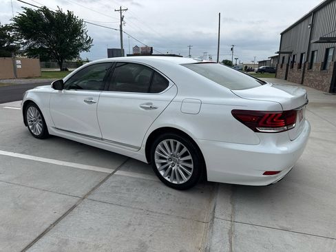 Used 2013 Lexus LS 460 w/ Comfort Pkg RWD image 16