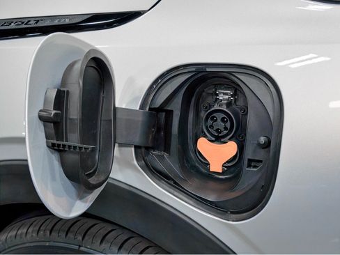 Used 2023 Chevrolet Bolt EUV LT w/ Driver Confidence Package FWD image 5