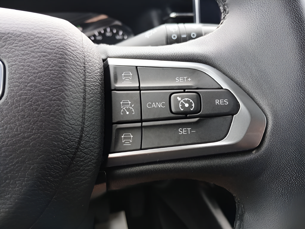 Used 2023 Jeep Compass Limited AWD/4WD image 23
