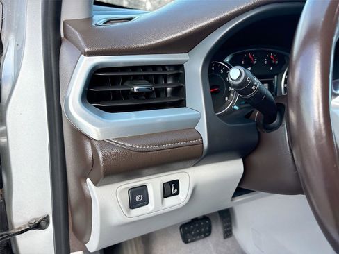 Used 2019 GMC Acadia SLT w/ LPO, Floor Liner Package image 11