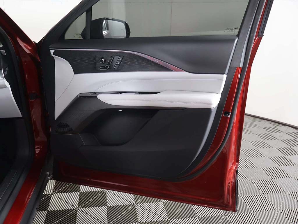 Used 2024 Cadillac Lyriq Sport RWD image 25
